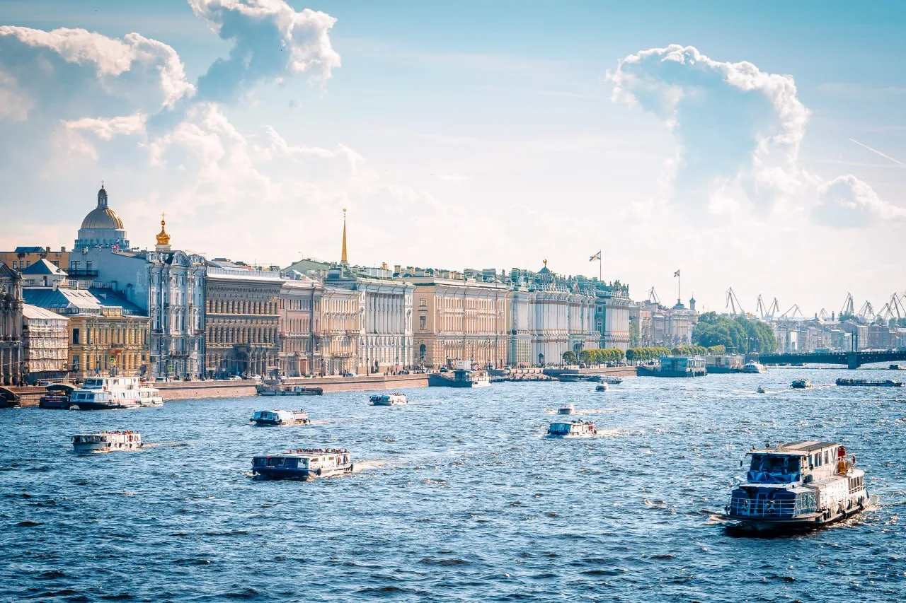 С открытием обновленного Ленинградского вокзала причин съездить в Петербург стало еще б...