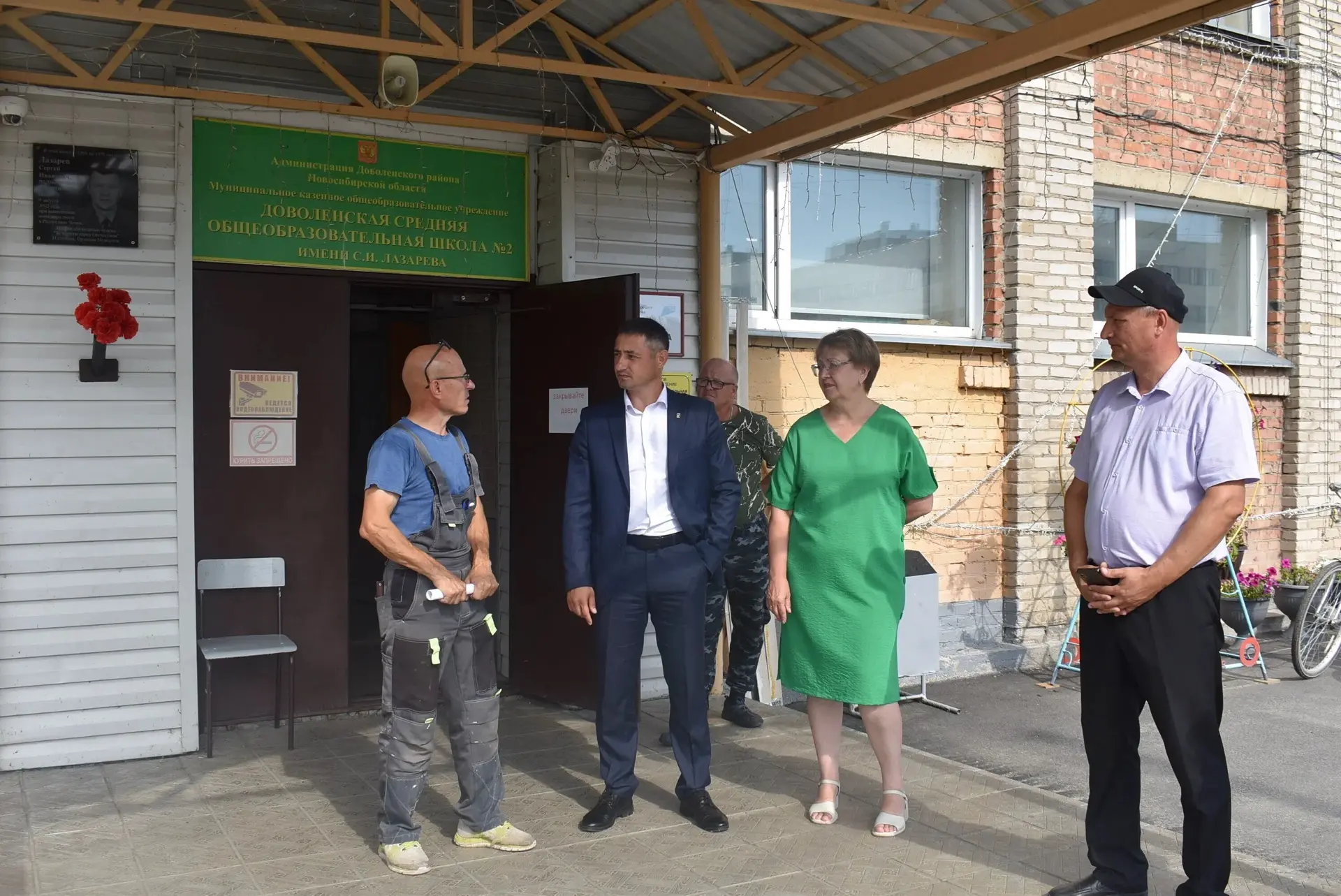 В Доволенском округе полным ходом идет подготовка к новому учебному году 🎒

Глава округа Игорь Миха