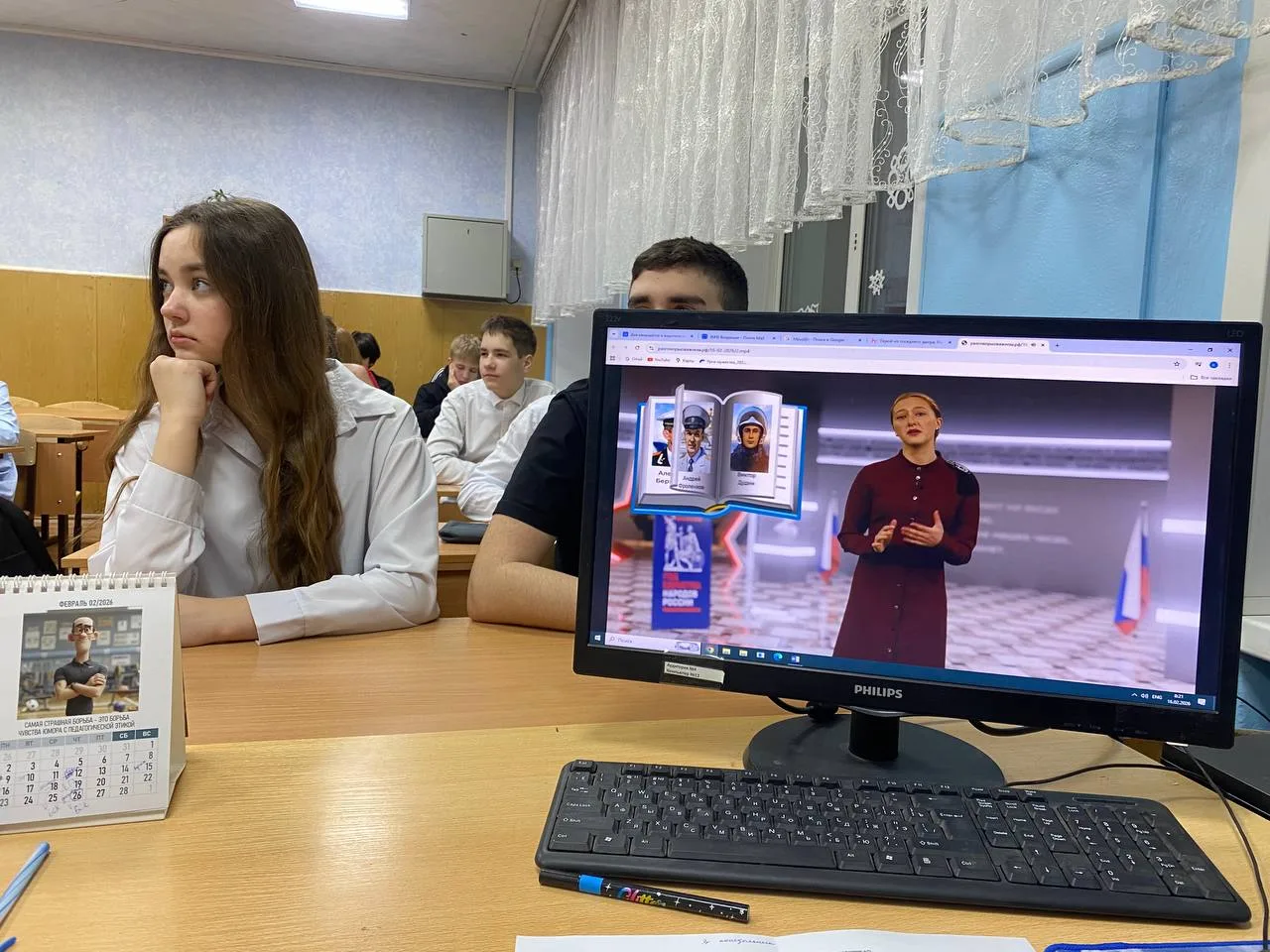 📚Начали новую учебную неделю с традиционной линейки выноса флага и исполнения Гимна Российской Федер