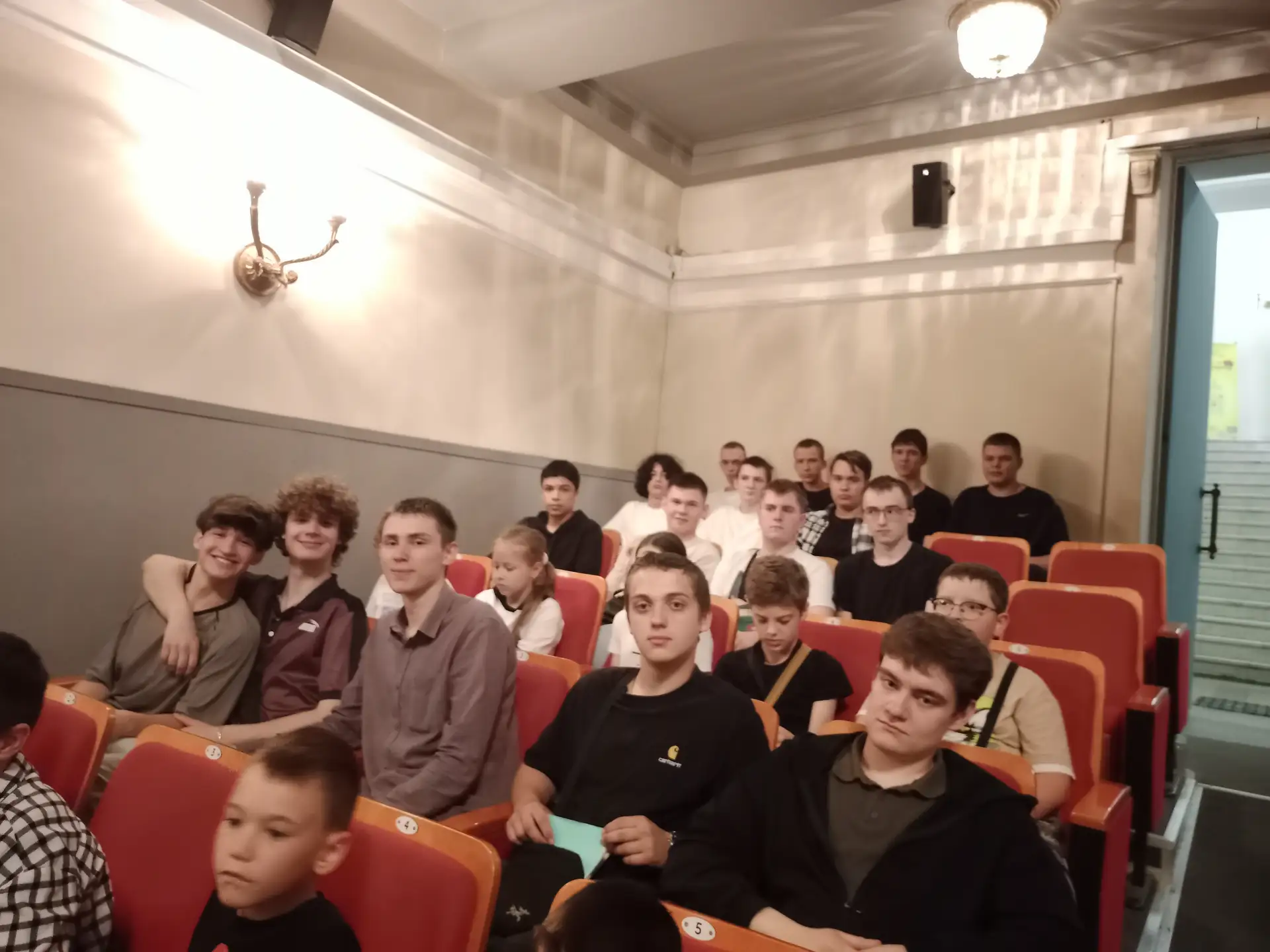 Волшебство на сцене: студенты Тверского политехнического колледжа перенеслись в мир «Сказки о царе С