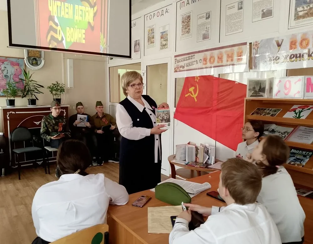 В нашей школьной библиотеке прошла традиционная акция, приуроченная к великому праздник...