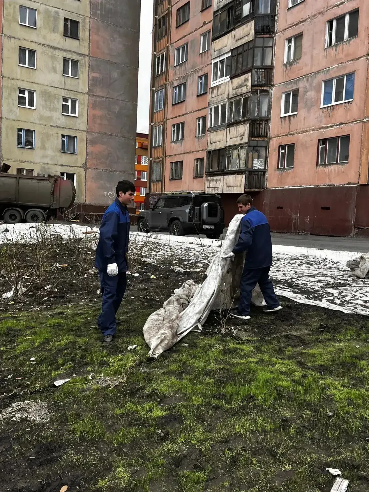 🇷🇺 Первый трудовой день в ТОШ: старт дан!
Наши старшеклассники впервые приступили к выполнению сво