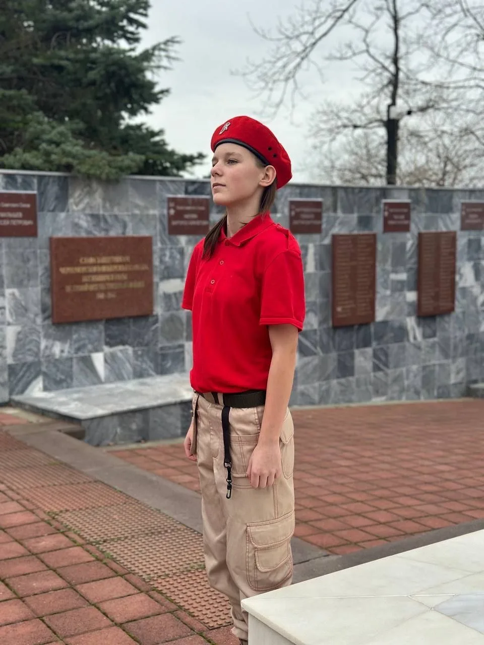 18 февраля юнармейцы школьного отряда «Родина» заступили на Почётный караул у мемориала «Горка герое