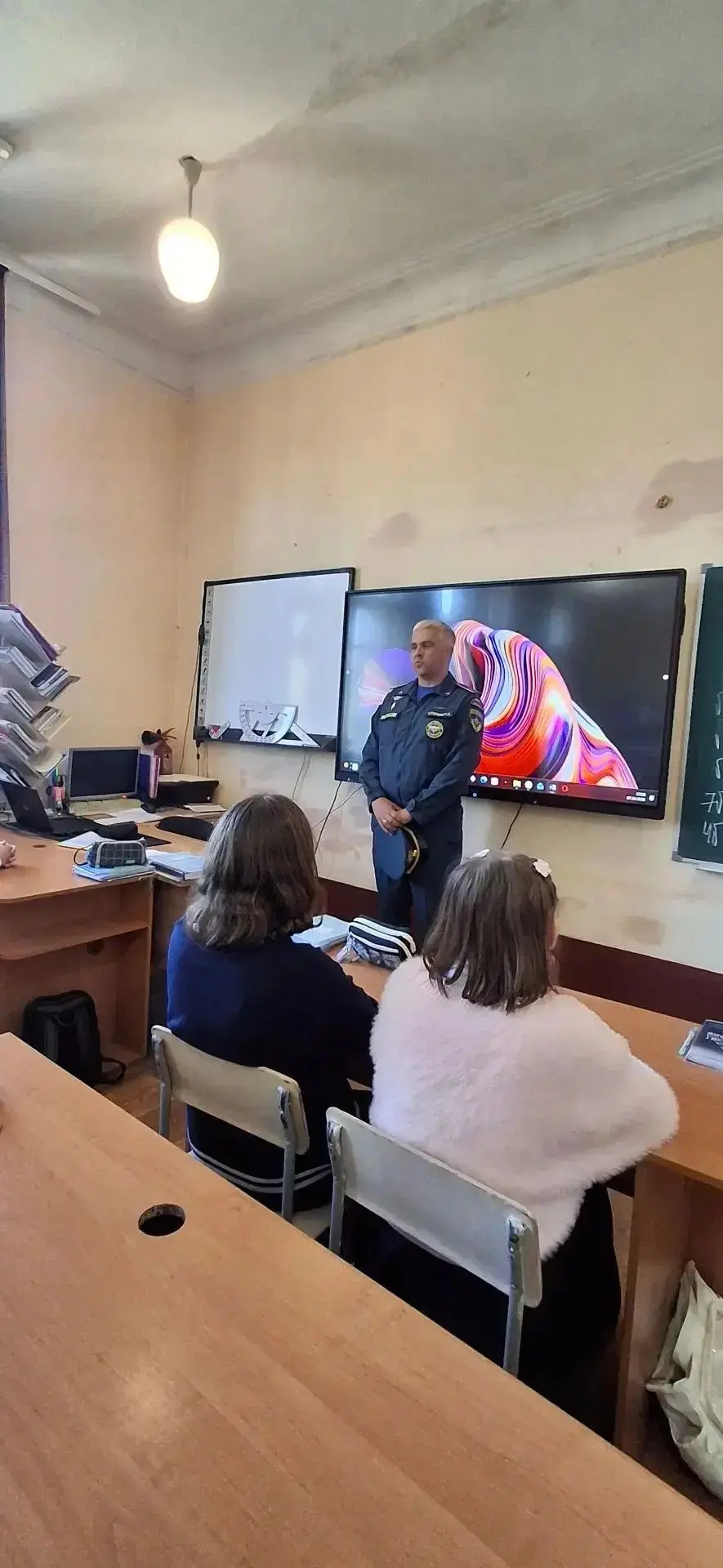 В ГБОУ "Гимназия г.о. Торез" прошел важный и крайне актуальный разговор, посвященный Вс...