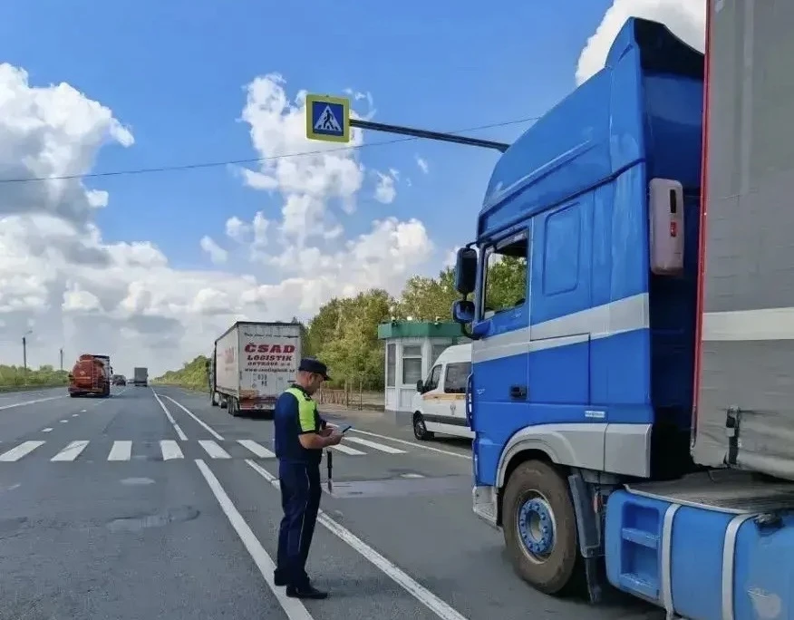 Сотрудники территориального отдела государственного автодорожного надзора по Самарской ...