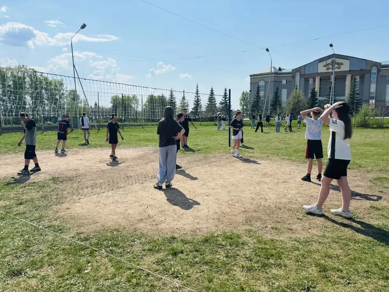 Спортивный дух и память поколений: Турнир к 81-й годовщине Победы!     🏐 8 мая состоялся турнир по в