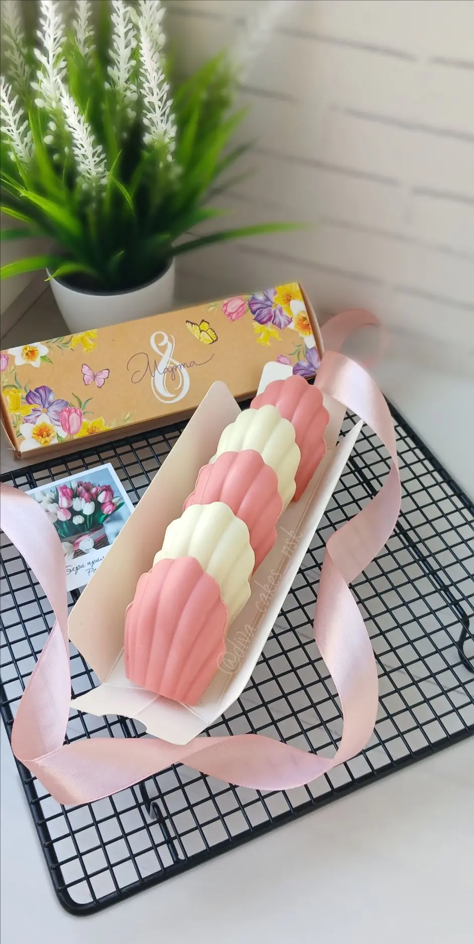 Французское печенье мадлен! ❤️ Нежный бисквит, внутри начинка, покрыто шоколадом. К зак...