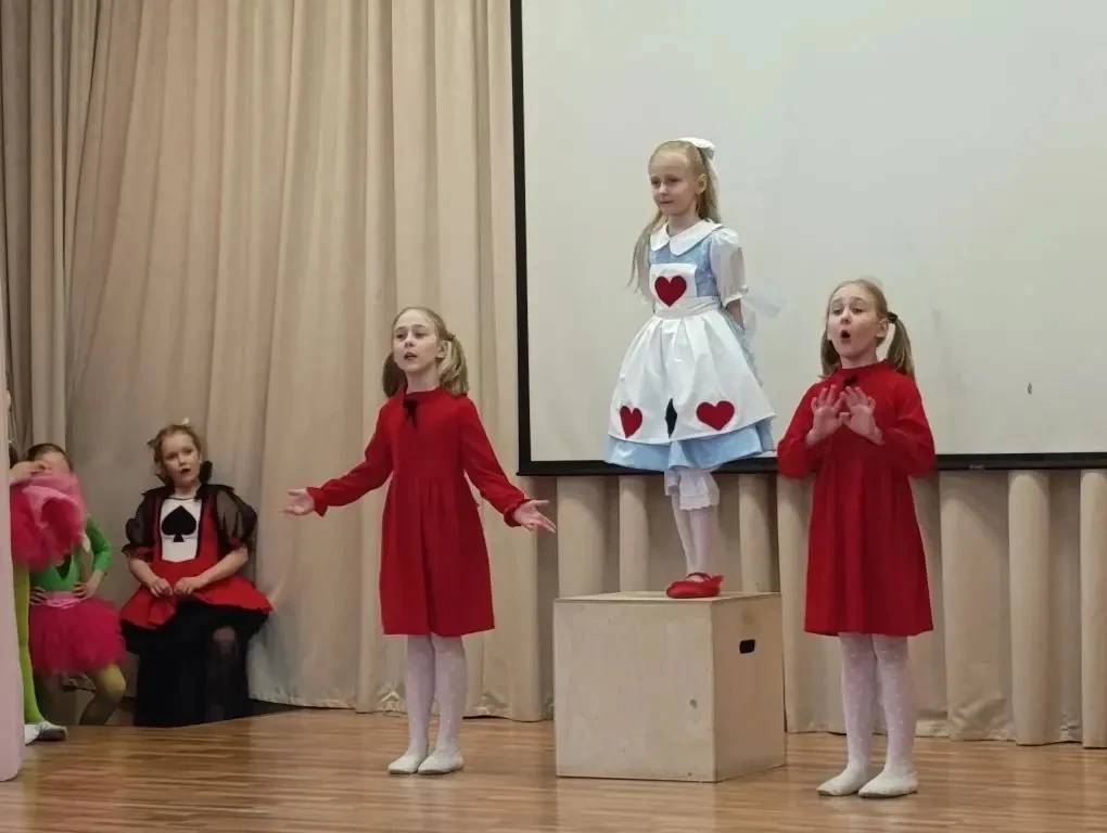 ШКОЛЬНЫЕ СПЕКТАКЛИ🎭  💥 Сегодня для учеников начальной школы детская театральная студия «Соколики»пре