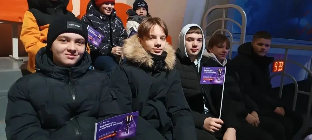 🏒Ученики 9Е класс стали частью настоящего хоккейного праздника - побывали на торжественном открытии 