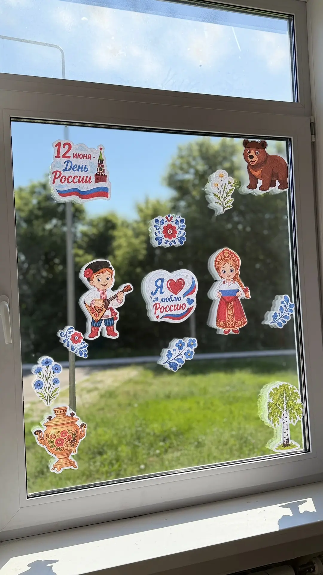 🇷🇺В преддверии дня России в МКОУ «Рыканская СОШ» стало по-особенному празднично✨
Волонтёры Победы 