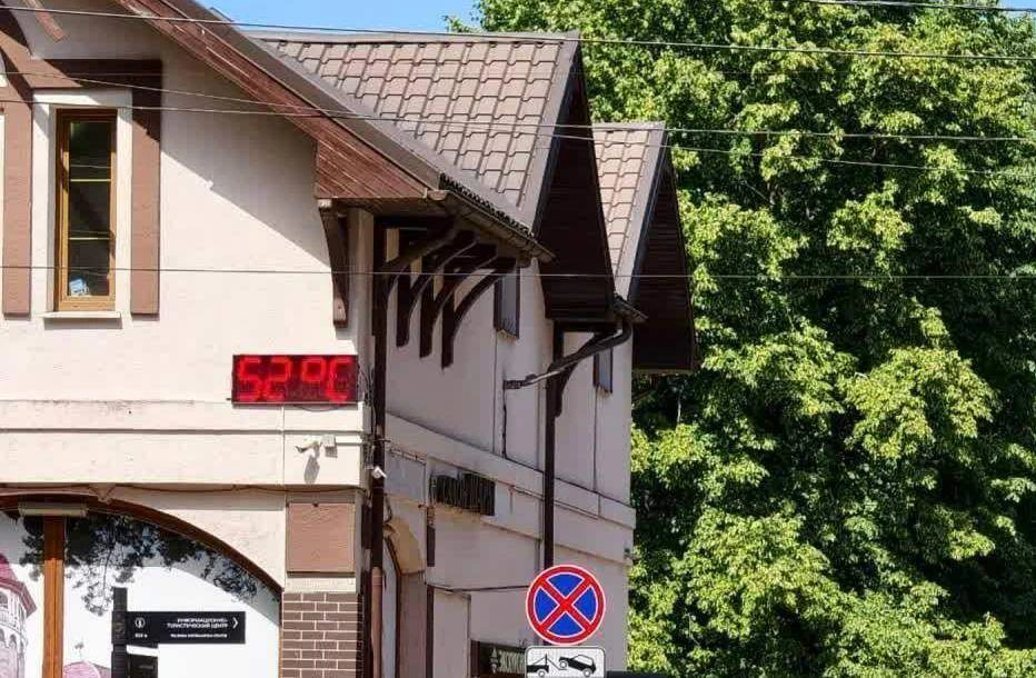 В Калининградской области термометры на солнце показывают +52°C.