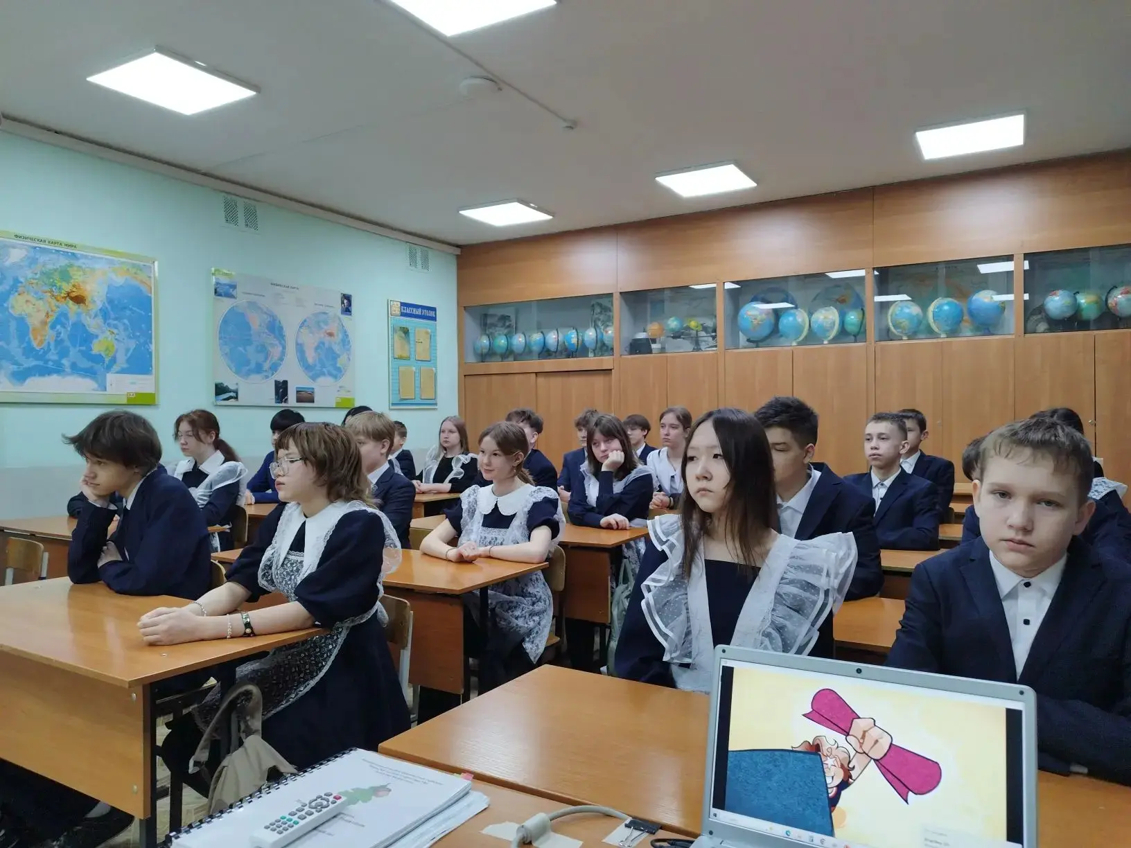 🔷 Общешкольная линейка в Школе № 41 🔷   12 января в Школе № 41 прошла традиционная общешкольная лине