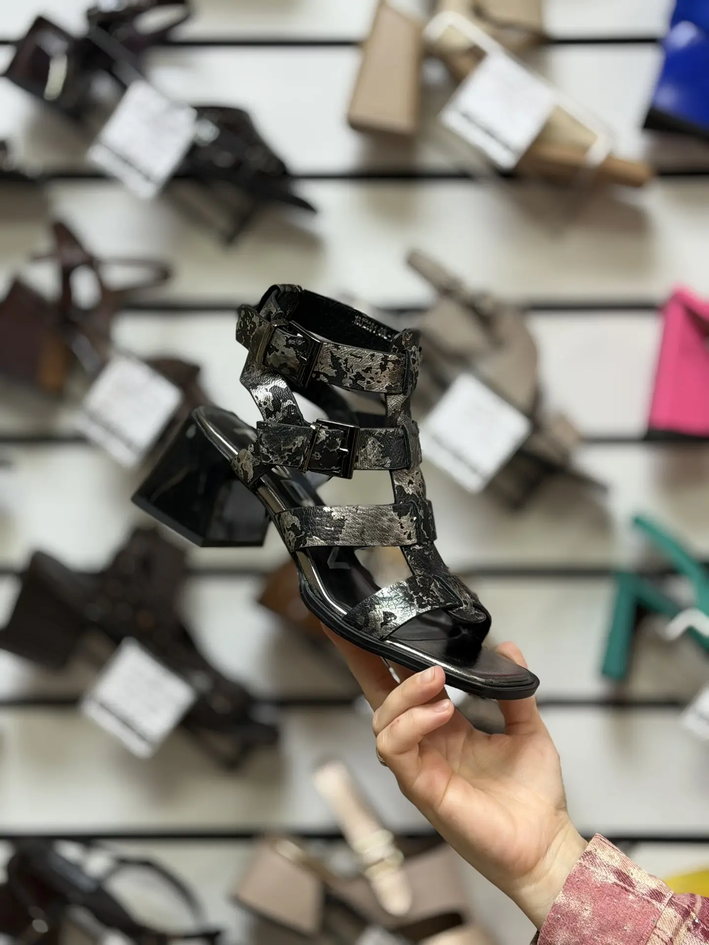 ☀️ Лето продолжается — а цены стали ещё приятнее! 👟

🔥 Только сейчас:
💸 –30% при оплате наличными