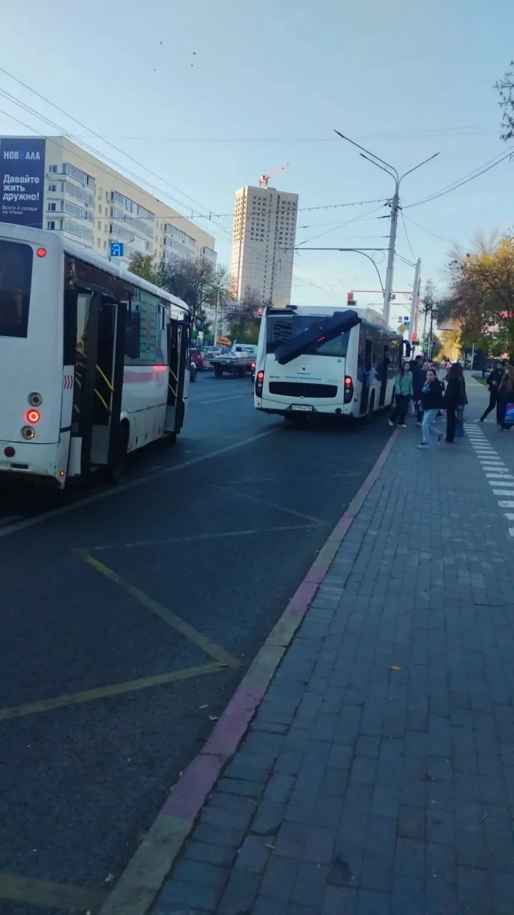 🚧 На ГДК в Уфе оборвались троллейбусные провода — в сторону Черниковки пробка