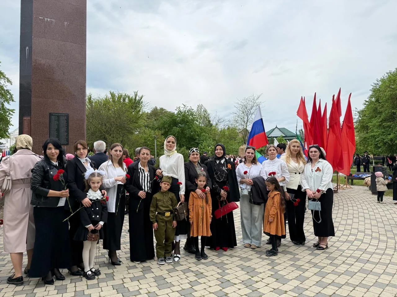09.05.2026 г . У Обелиска Победы в городе Дагестанские Огни прошел торжественный митинг, посвященный
