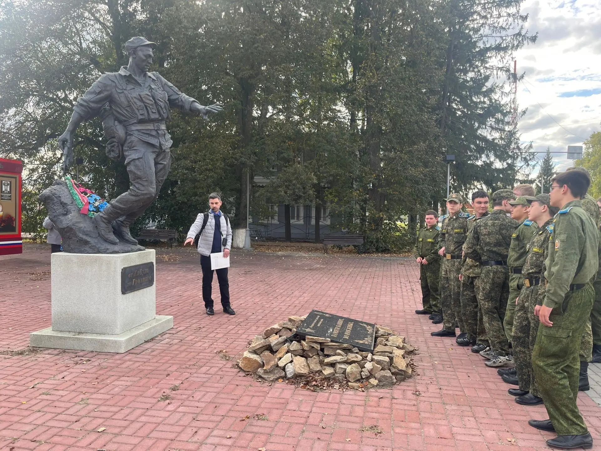 В юбилейный год образования города Уварово Тамбовской области (5 ноября 1966г)кадеты  4...