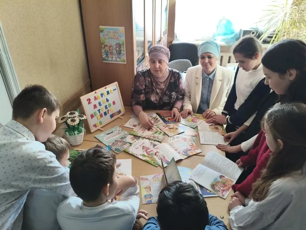 2 апреля в День детской книги члены объединения "ЮИД" поближе познакомились с творчеств...