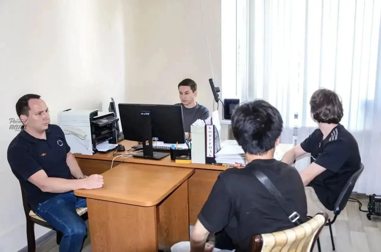 В Ростове оштрафовали молодых людей за мусор мимо контейнеров.

Глава администрации Ростова Александ