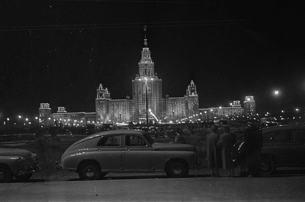 Ночная Москва пятидесятых годов.