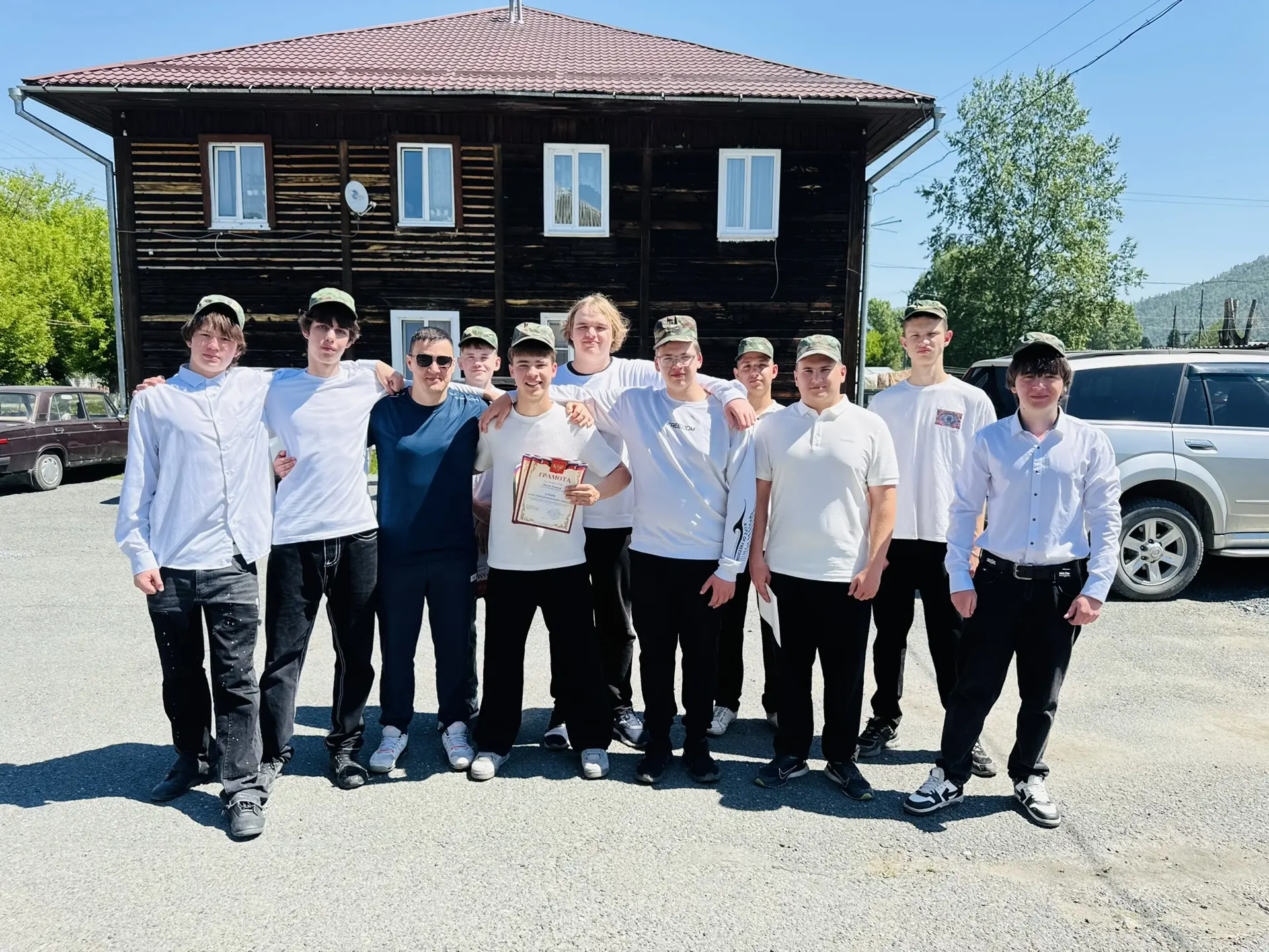🎉 Поздравляем наших десятиклассников с окончанием военных сборов! 🌟
Пять дней ребята обучались арм