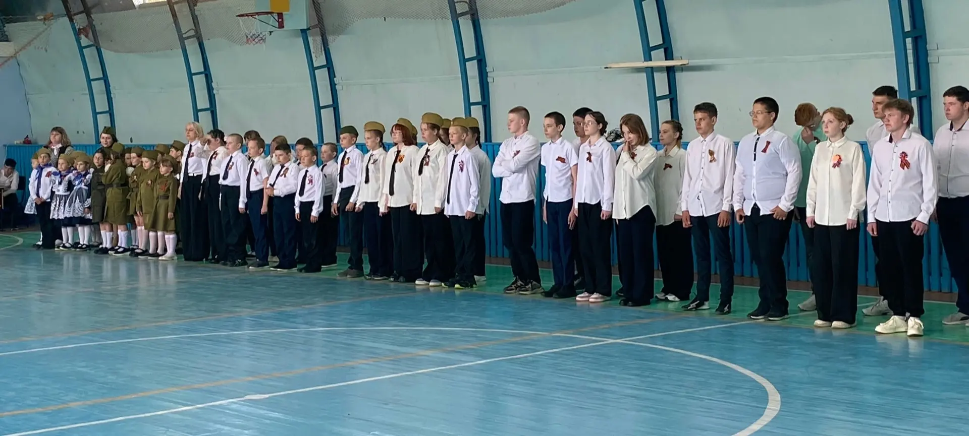 Сегодня в Истошинской школе прошёл смотр‑конкурс строя и песни, посвящённый 81‑й годовщине Дня Побед