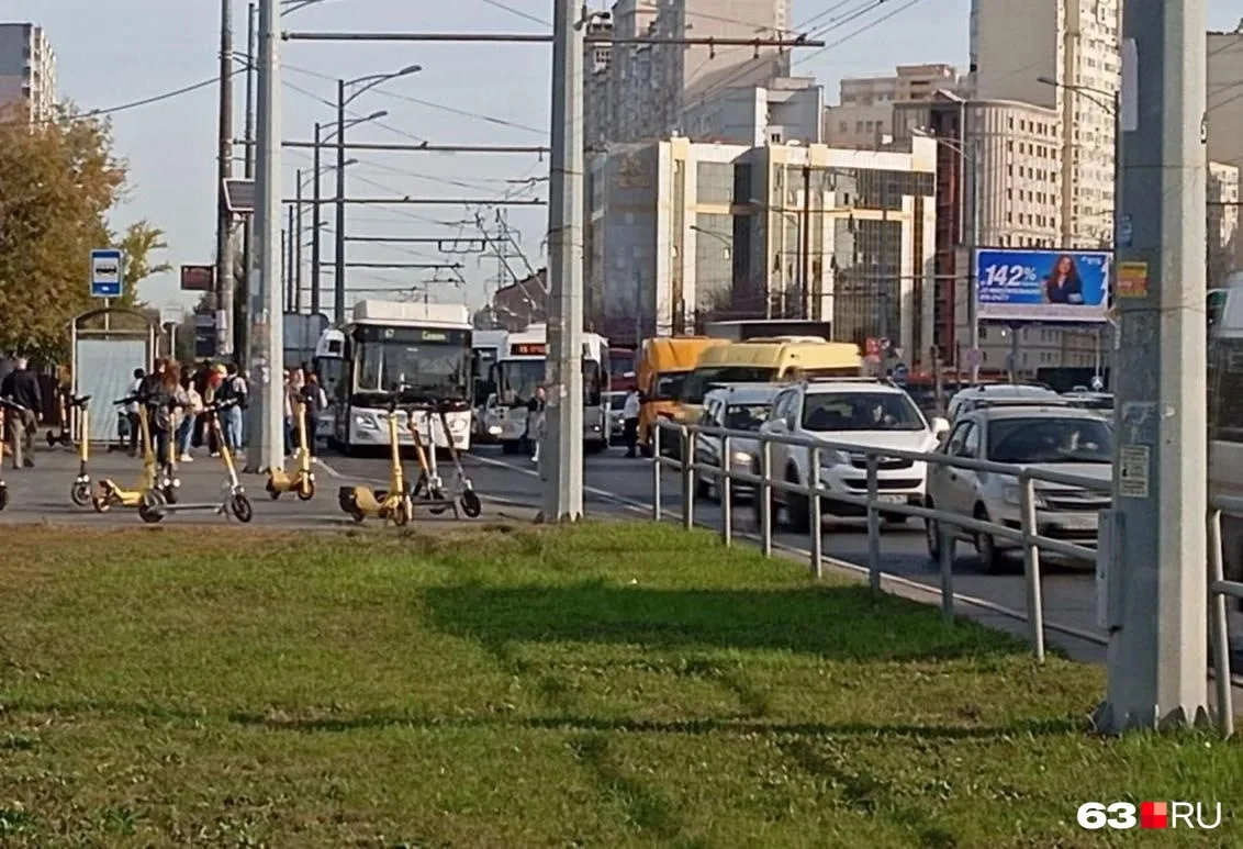 Троллейбус врезался в автобус у автовокзала