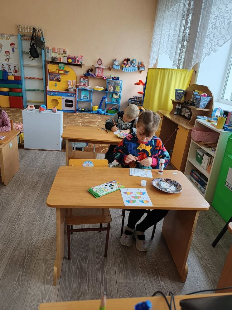 Сегодня ребята группы "Почемучки" выполняли задания на развитие логического мышления и ...