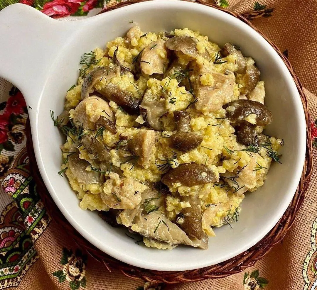 Пшенная  каша с опятами и курицей