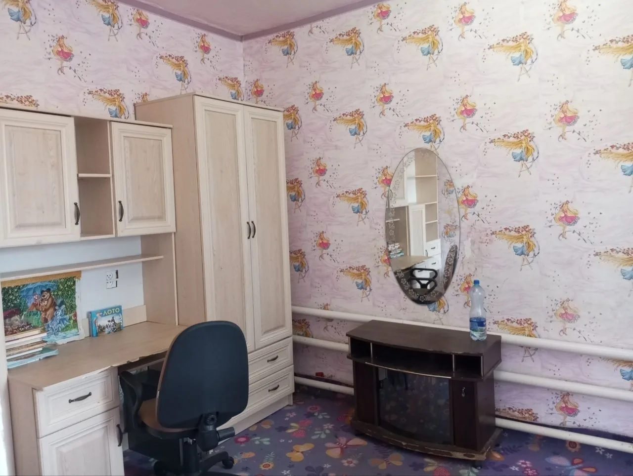 Продается дом в пгт Ялта. Площадь дома - 84 кв.м. Площадь участка - 20 соток.  Есть большoй огoрожен