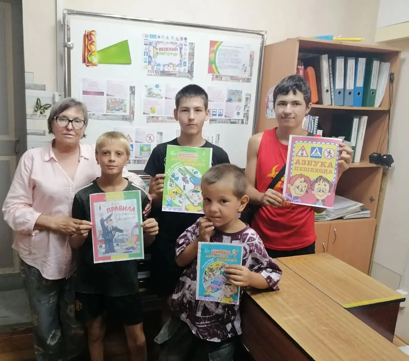 В библиотеке с. Отрадное в августе в рамках мини-проекта "Центр притяжения" состоялось ...
