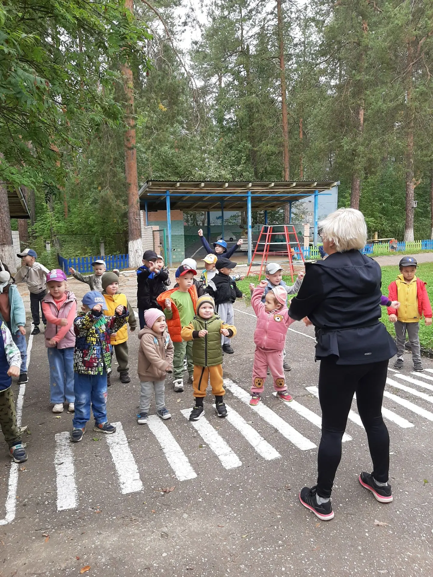 🤸‍♂️Наши ребята начинают свой день с утренней зарятки под весёлую энергичную музыку.