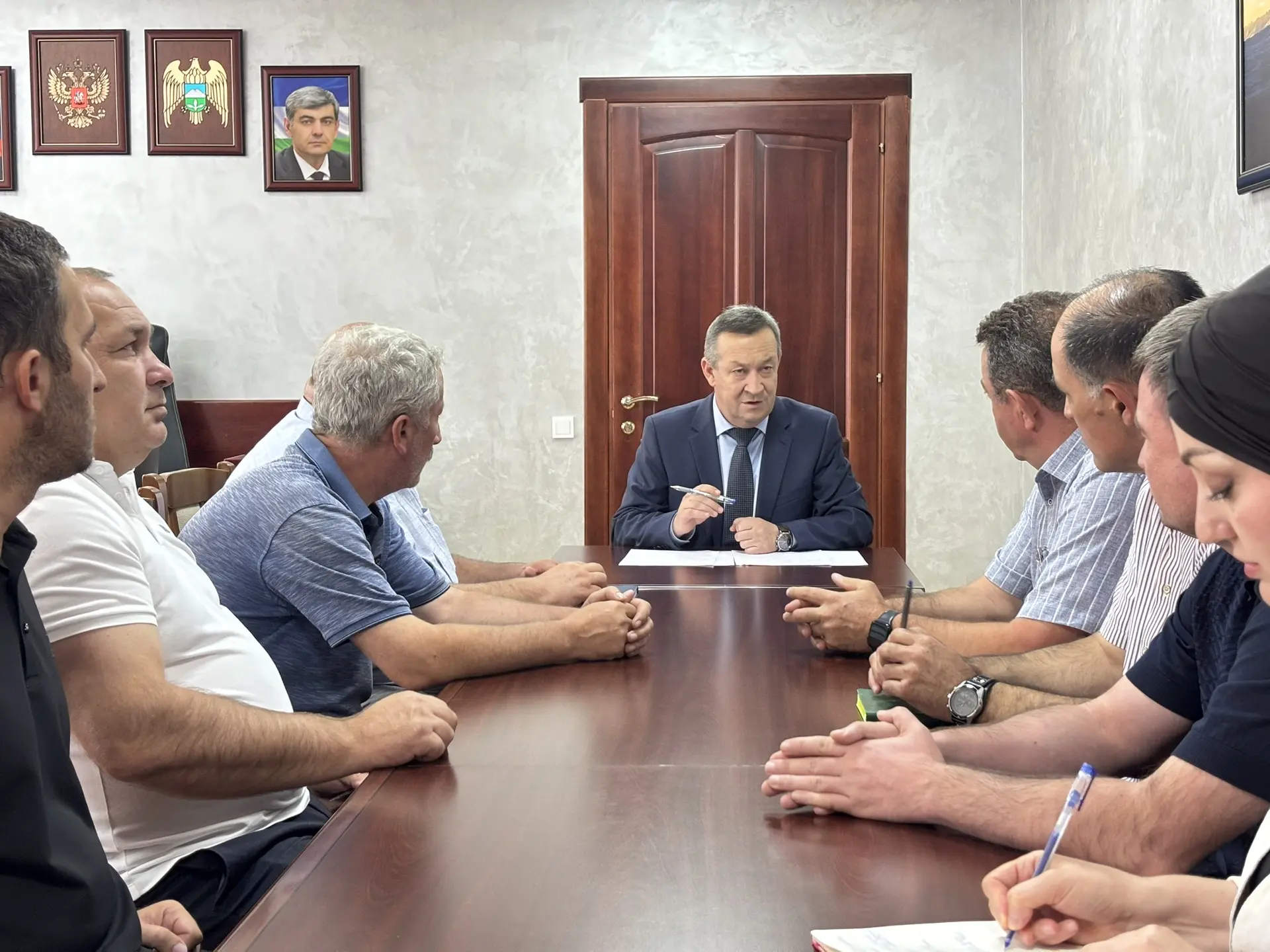 📍 Глава администрации провёл совещание с главами сельских поселений. Обсудили четыре к...