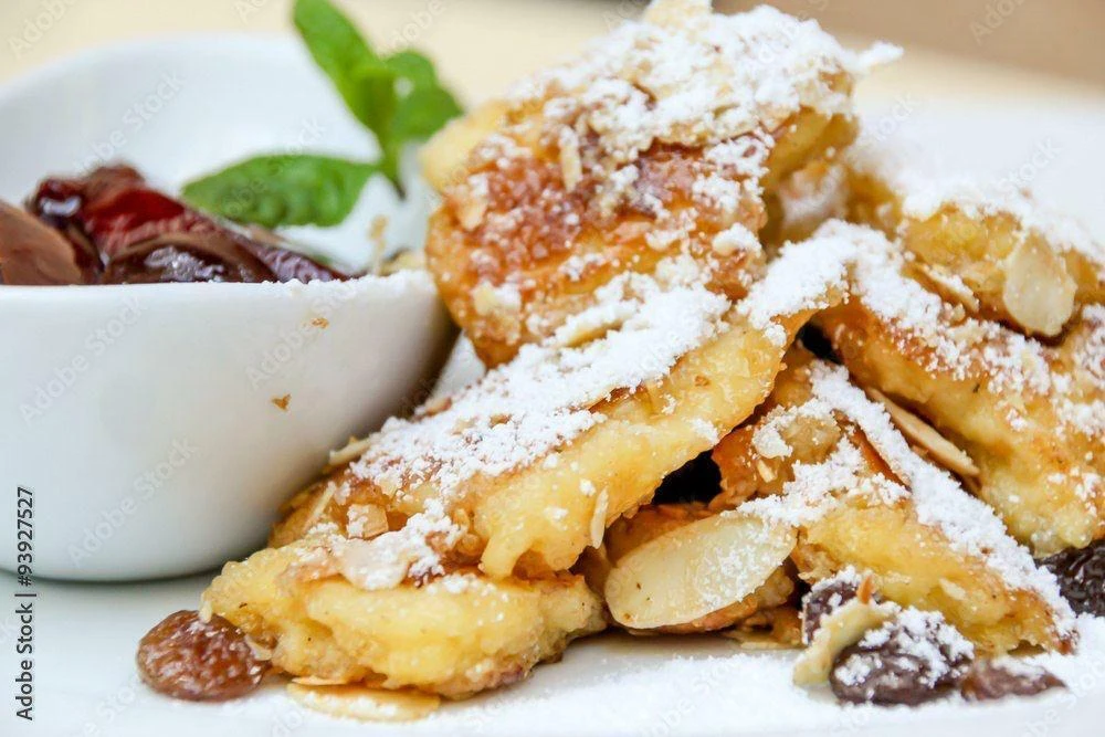 🍳  Kaiserschmarrn
Делимся с вами рецептом необычного австрийского блюда. Это сладкий омлет — можете