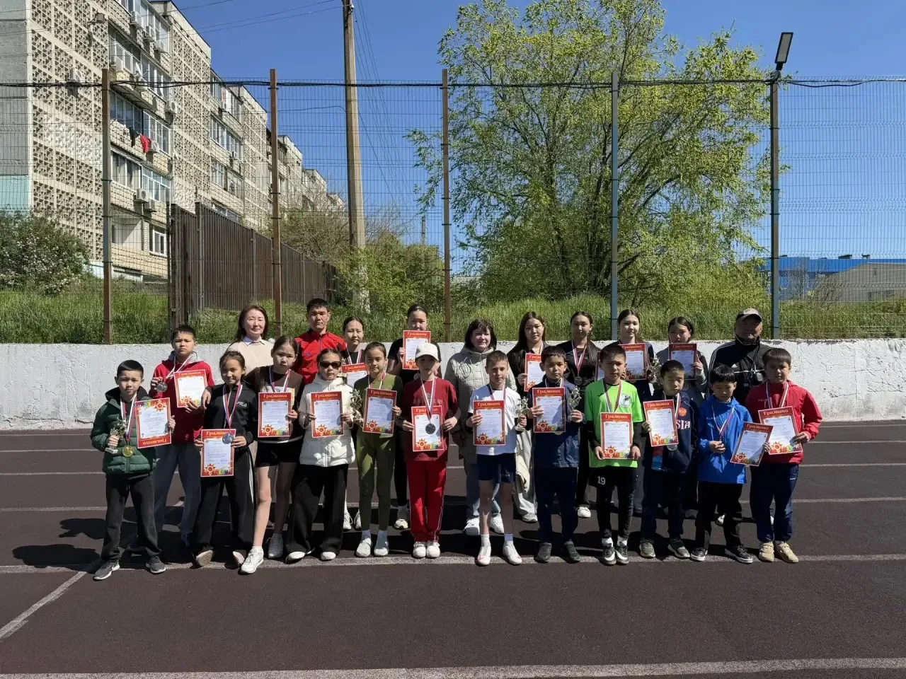 Наши чемпионы снова на пьедестале! 🏆  С гордостью поздравляем учеников нашей школы с блестящим высту