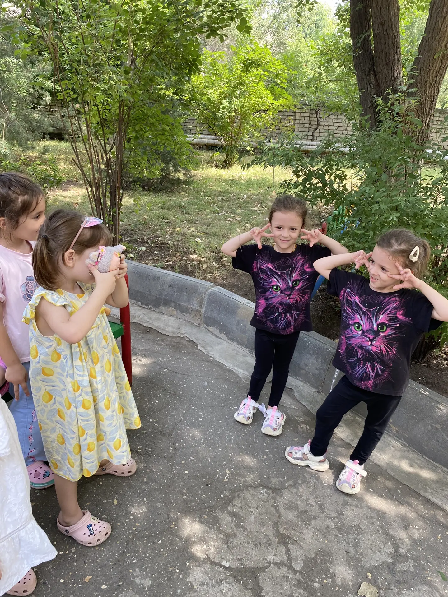 А тут у нас идет фотосессия маленьких моделей ☺️☺️☺️