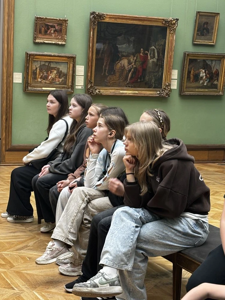 🎨 Ученики 6 «А», 9 «В» и 11 «А» класса посетили Третьяковскую галерею  🏛Ребята из 6 «А», 9 «В» и 11 