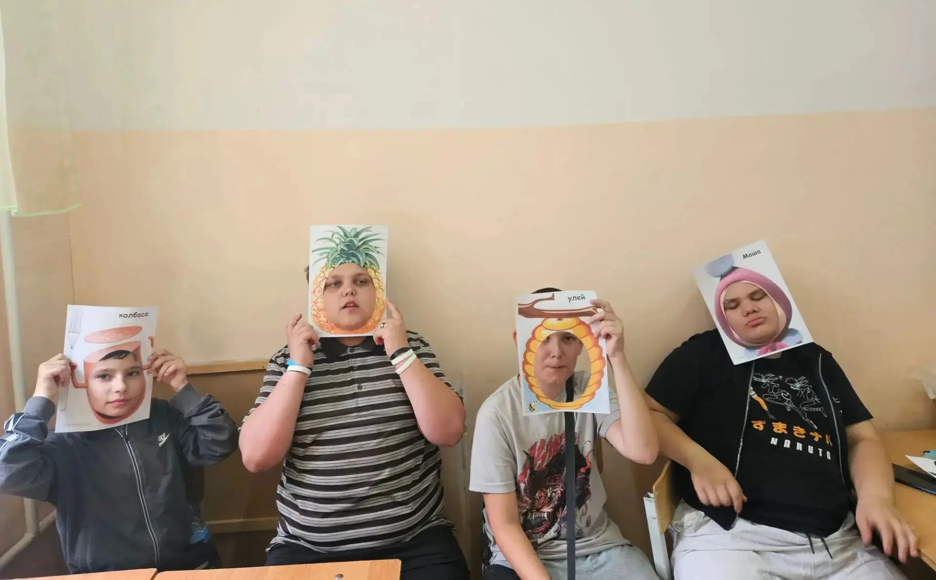 17 июня  в отряде №5 "Фантазёры" МКОУ "СШ  № 3"  прошёл конкурс пародий "Дружеский шарж". Ребята от 
