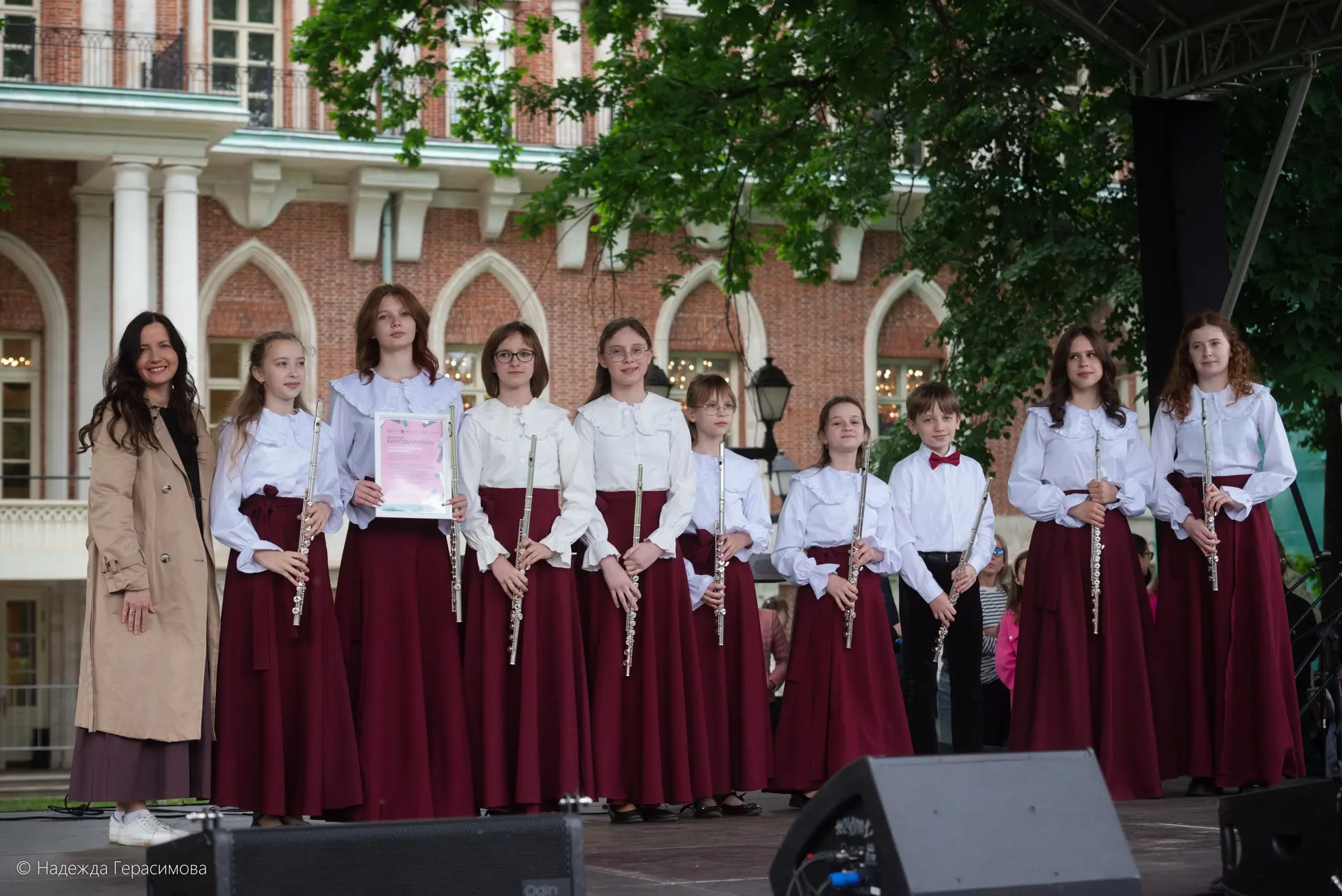 В последний день весны, 31 мая, на поляне у Большого дворца в «Царицыне» прошел юбилейн...