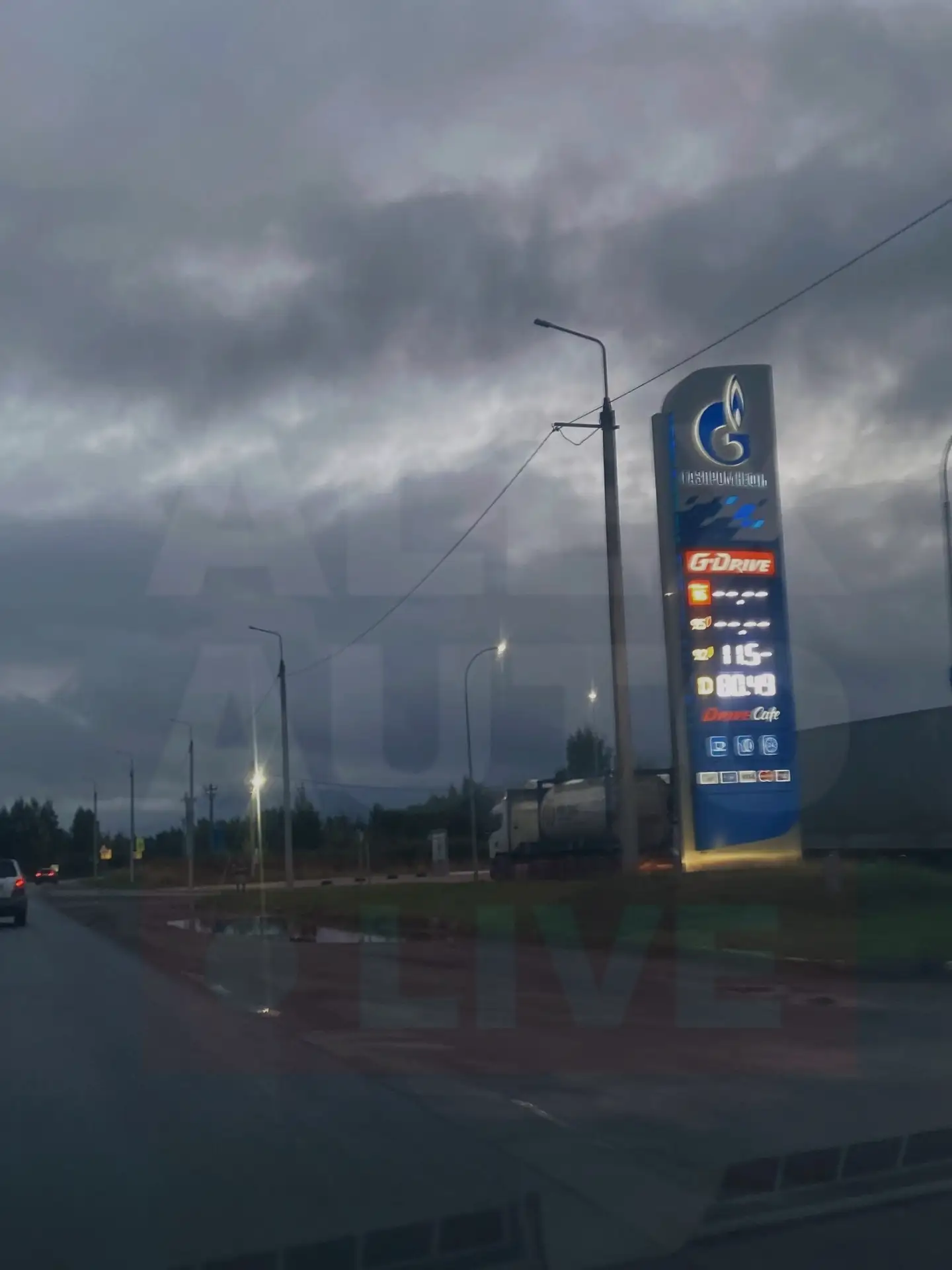 ⛽️ Бензин по 115 рублей: водитель показал ценник на «Газпроме»