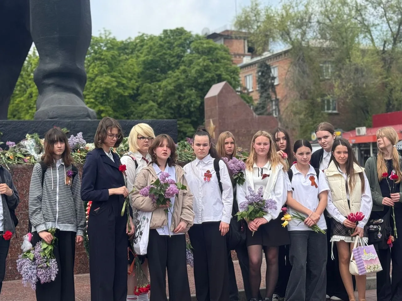 С Днём Победы! Мы помним! Мы гордимся🎗️!   Сегодня обучающиеся нашего лицея вместе с классными руков