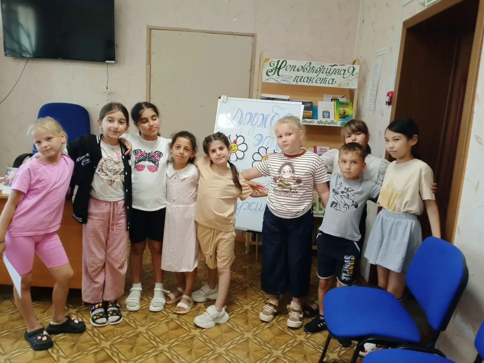 🌟 День дружбы в хуторской библиотеке: песни, беседы и море улыбок! 🌟

Сегодня воспитанники и воспи