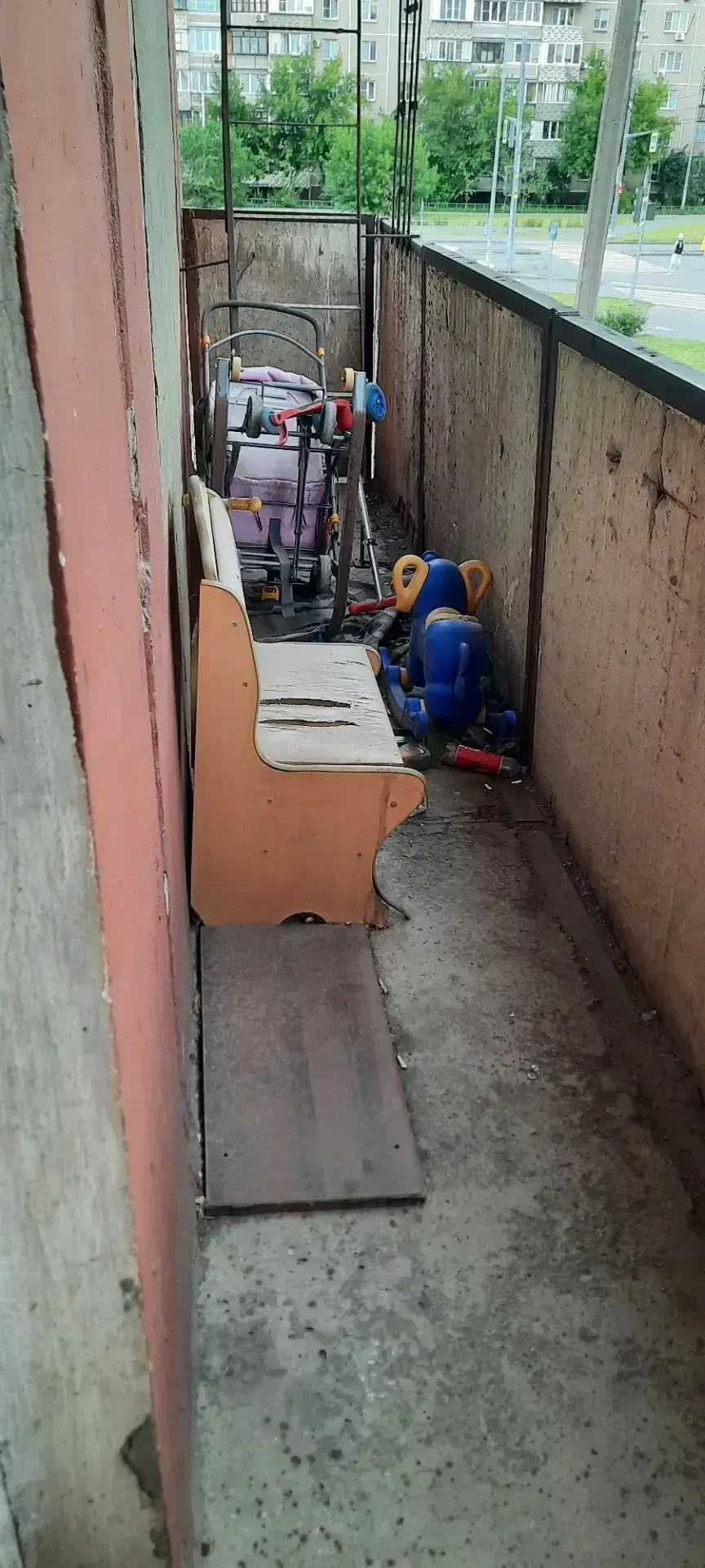 ⚠️ Уважаемые жители!
Снова вынуждены напомнить о важном: пожалуйста, не оставляйте старую мебель, те
