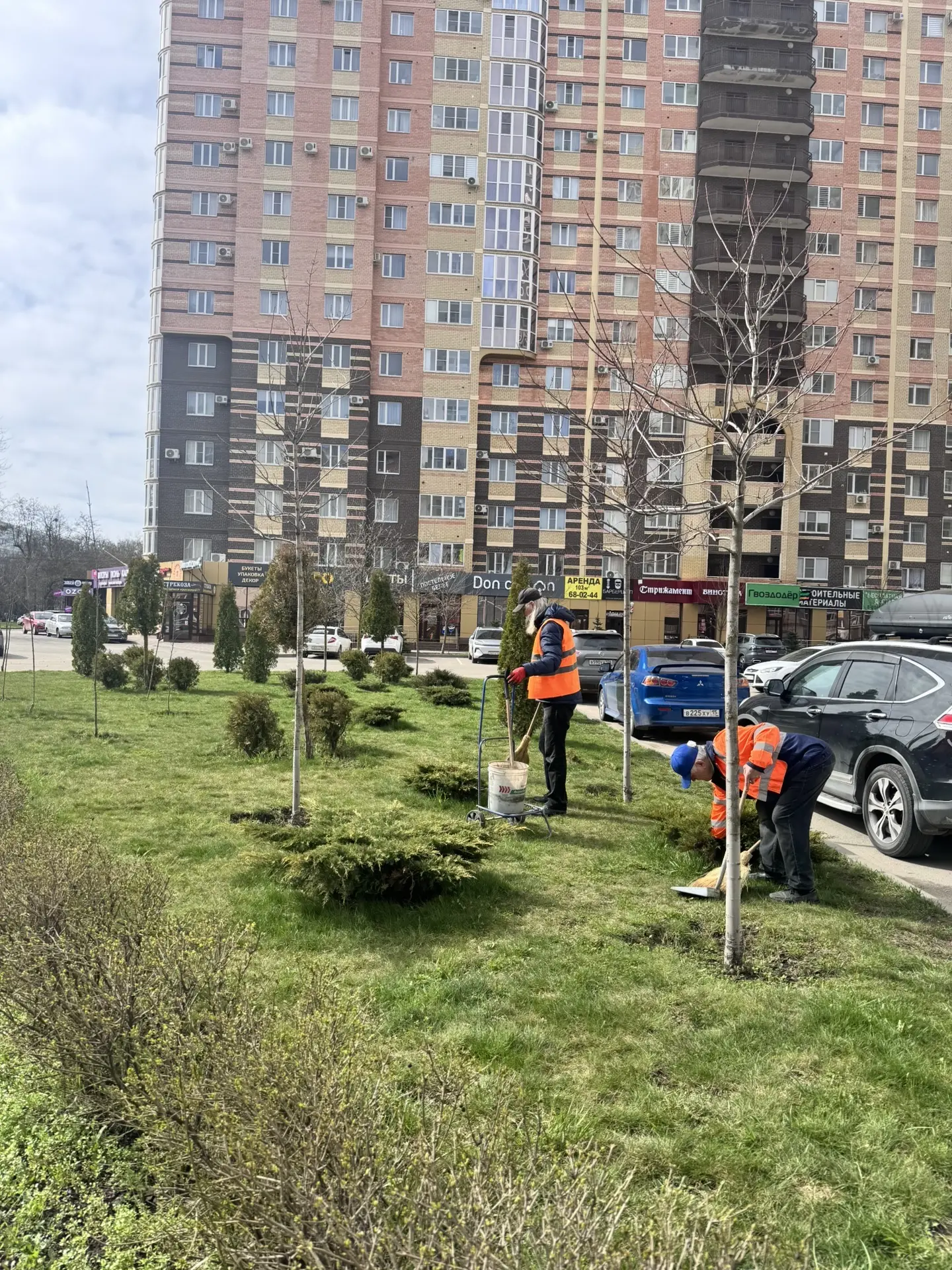 🌞 Каждый день, без исключений, наши дворники выходят на работу, чтобы поддерживать чистоту и порядок