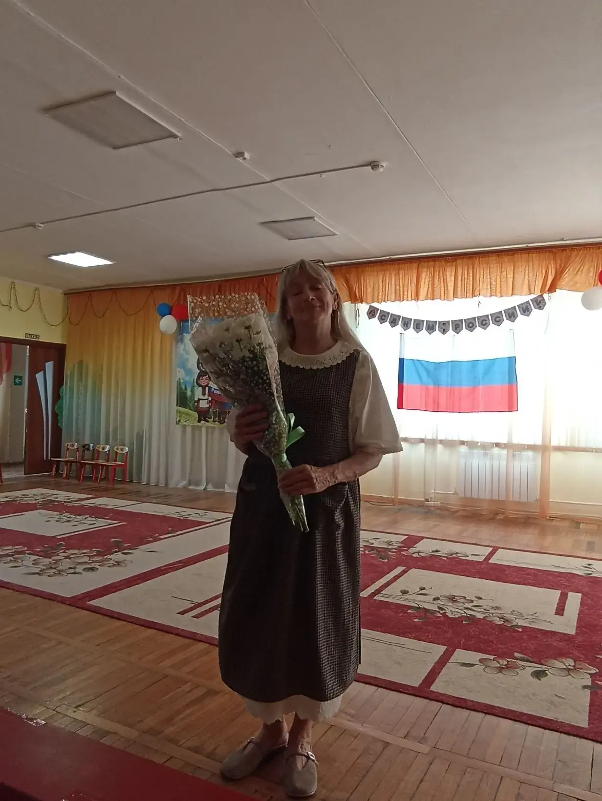 Коллектив МДОУ ЦРР "Искорка" - детский сад №24 проводил музыкального руководителя Христенко Наталию 