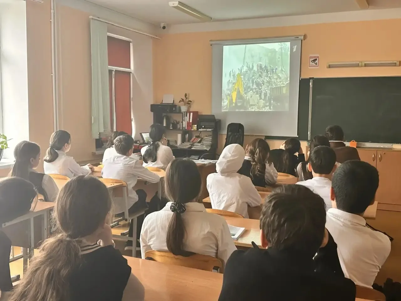 В нашей школе прошли классные часы на тему антитерроризма, где мы организовали просмотр фильмов, так