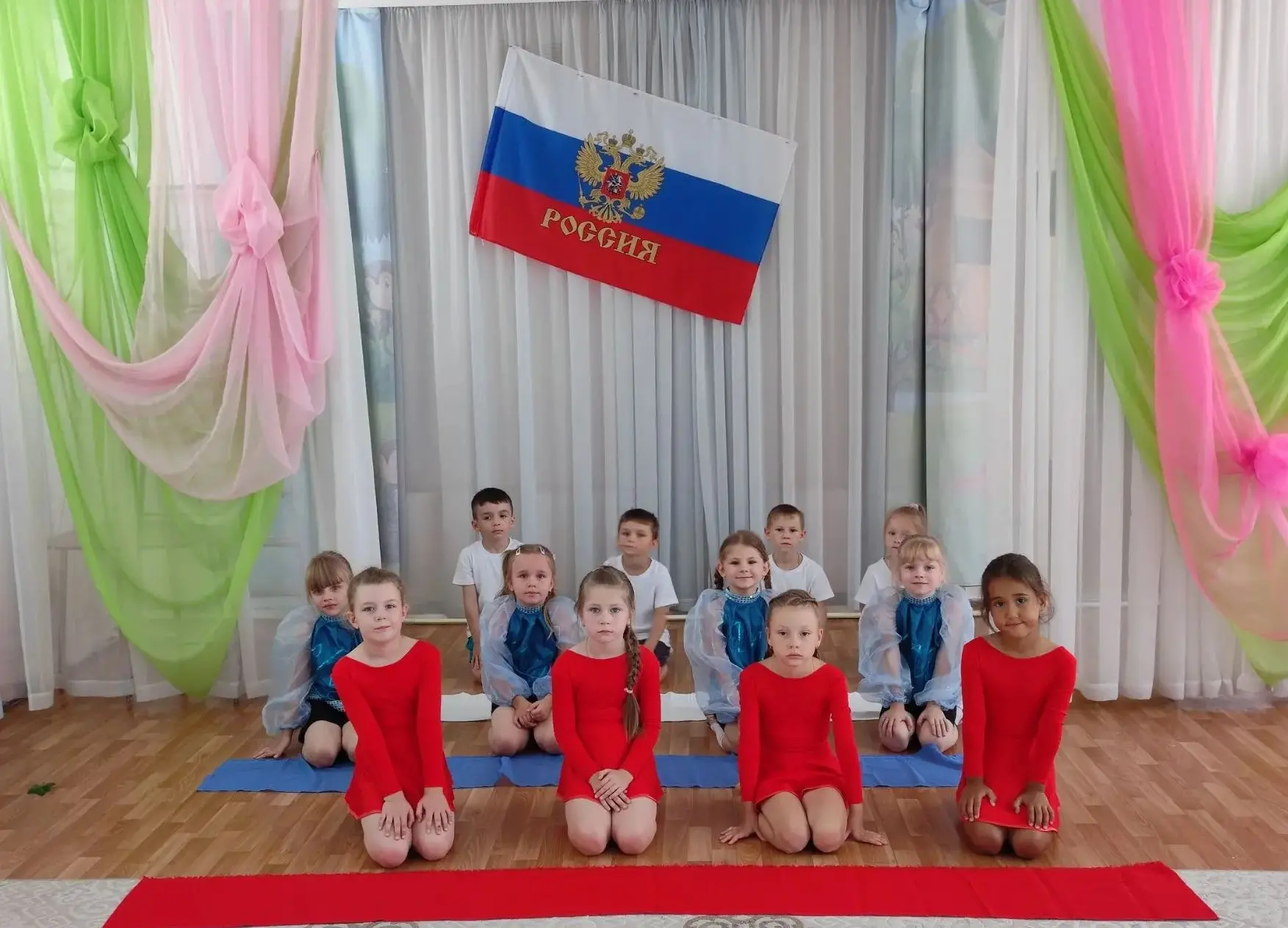 Живой флаг России