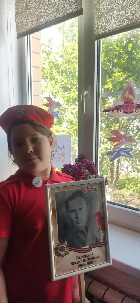 В преддверии 9 Мая улицы наших городов снова наполняются особенным светом: тысячи семей участвуют в 