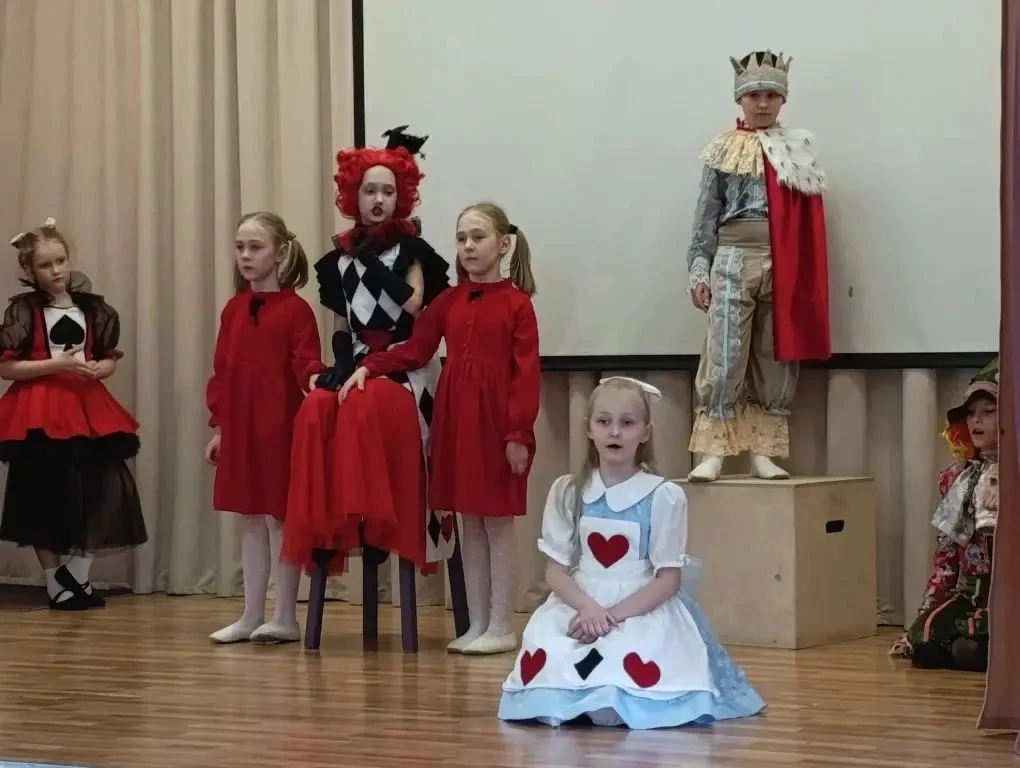 ШКОЛЬНЫЕ СПЕКТАКЛИ🎭  💥 Сегодня для учеников начальной школы детская театральная студия «Соколики»пре