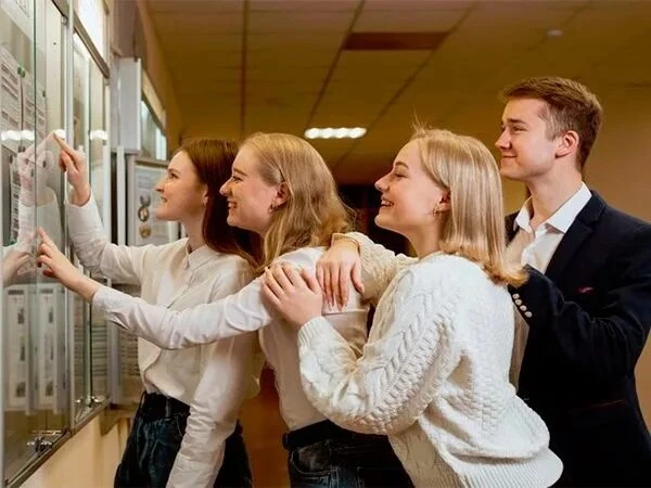 🧑‍🎓 Сегодня, 20 июня, по всей стране стартовала приемная кампания в университетах, колледжах и тех