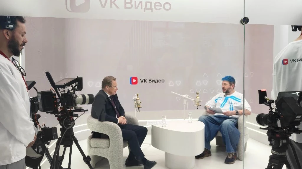 🔥Артемий Лебедев представил на ПМЭФ новый логотип легендарных «Крестов»